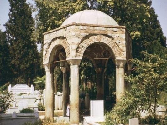 <p>Nişancı Hamza Paşa Türbesi</p>
<p>Karaca Ahmed Sultan Türbesi yanındaki hazire - Üsküdar</p>