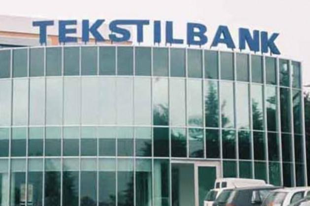 <p><strong>Tekstilbank 140 kişi</strong></p>
<p><span style="line-height: 13pt;">Şu anda 44 şubesi ve toplam 861 çalışanı var. 2013'teyeni şube açmayan banka, ayrılan personelin yerini doldurmak amacıyla 144 işe alımı gerçekleştirdi. 2014'te yeni şube açma planı şu anda yok ama yine ayrılan personelin yerine işe alım yapılacak. Bu rakamın da geçen yıl gibi 140 civarında olacağı tahmin ediliyor. 2014'teyaklaşık 70 kişinin terfi edeceği öngörülüyor.</span></p>