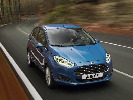 <p>FORD<br /><span style="color: #ff0000;">Yüzde 3 indirim ve sıfır faiz avantajı</span><br />FORD, binek ve ticari araç sahibi olmak isteyenlere Ekim kampanyasıyla cazip koşullarda kredi ve taksit imkanı sunuyor. Dileyenler yüzde 3 peşin alım indirimiyle binek araç, ya da “0” faizli krediyle Transit Custom ve Tourneo Custom sahibi oluyor. Otomatik fren yaparak çarpışmayı engelleyen Ford binek araçlardan herhangi birine sahip olmak isteyenler, Ekim kampanyasıyla iki ayrı fırsattan yararlanıyor. Birinci fırsattan yararlanmak isteyenler, yüksek teknolojiyle donatılmış Fiesta, Focus, B-MAX, C-MAX, Galaxy ve Mondeo’ya; yüzde 0.59 faizle 24 ay geri ödemeli 30 bin TL’lik FordFinans kredisiyle sahip olabiliyor. İkinci fırsat ise Ford araç sahibi olmak isteyenlere, yüzde 3 peşin alım indirimi sunuyor. Kampanya, 1.0 EcoBoost motora sahip araçlar ve Kuga hariç tüm binek araçları kapsıyor. B-MAX sahibi olmak isteyenler ise tüm bunlara ek olarak DVD hediye kampanyasından da yararlanıyor.</p>