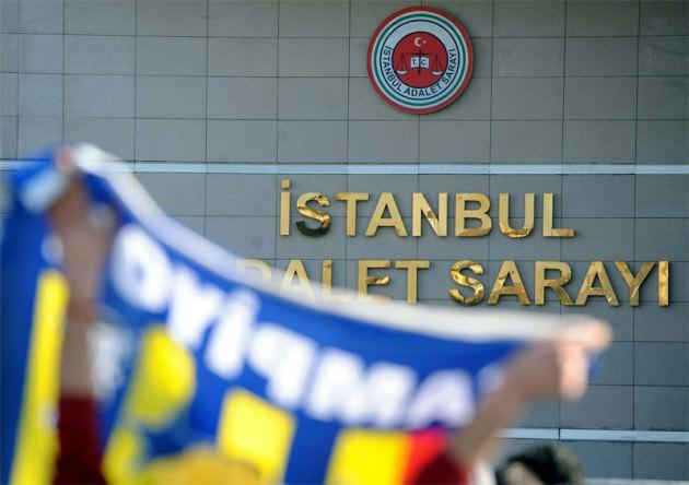 <p><strong>2 Temmuz: 364 GÜN SONRA...</strong><br />3 Temmuz 2011 Pazar sabahı yapılan operasyon ile başlayan ve 1 yıl Türkiye’nin en çok konuşulan meselesi olan şike iddiaları, 2 Temmuz 2012'de yeni bir boyut kazandı. Futbolda Şike İddialarına yönelik davanın sonucu, operasyondan 364 gün sonra açıklandı.</p>
