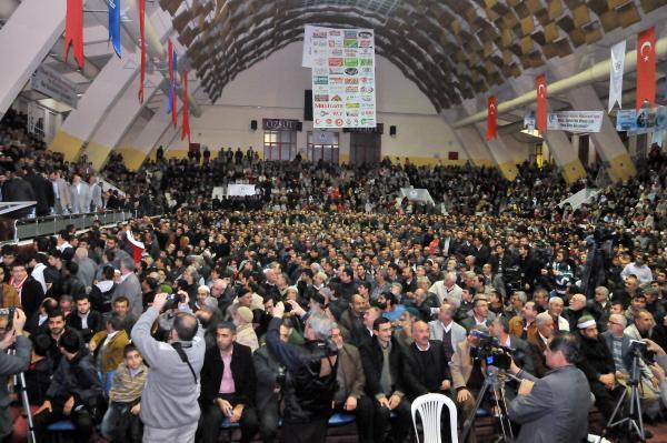 Anadolu Gençlik Derneği, yılbaşı kutlamalarına alternatif olarak 'Mekke'nin Fethi ve Kuran Ziyafeti' adlı etkinlikler düzenledi. Ülke genelinde 200'ü aşkın yerde yapılan fetih şölenine katılımlar yüksek oldu.