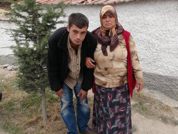Konya'nın Çumra İlçesi'nde oturan 20 yaşındaki Mustafa Can'ın hayatı, askerde kendini bilmez bir Uzman çavuş tarafından aldığı sopa darbesi sonucunda kabusa döndü.