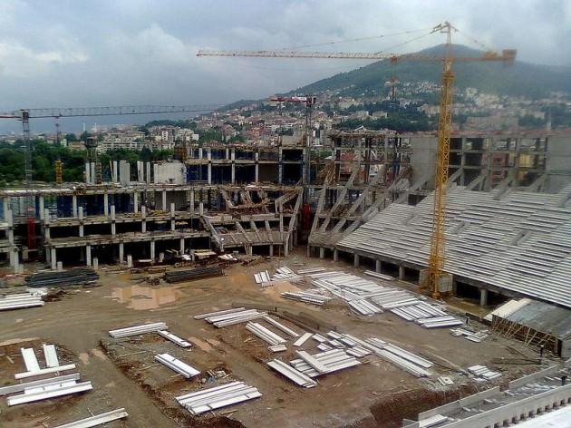 2011 yılında TOKİ tarafından yapımına başalanan Bursaspor'un yeni mekanı Timsah Arena yavaş yavaş yüzünü göstermeye başladı. İşte Bursaspor'un yeni stadının ilk görüntüleri...