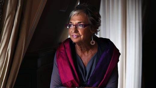 Rosalia Mera sosyal sorumluluk projeleriyle de anılıyordu. Kanser tedavisi için bir şirkete ortak olan Mera yeni doğmuş çocuklar için parmak izi sistemi gelişten bir şirkete de ortak oldu. Meşhur Bulgari Hotel'de de hisse sahibi olan Mera İspanya'da genç caz şarkıcılarını keşfeden bir yarışmanın da kurucusu oldu.