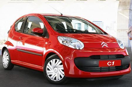 <p><strong>Citroen C1</strong><br />
Motor Hacmi(litre): 1.0<br />
Güç(beygir): 68<br />
Tüketim(litre): 4.6</p>