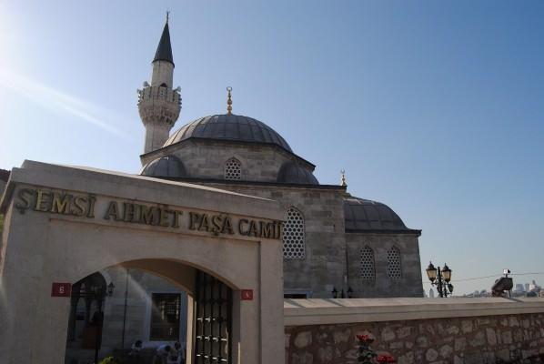 <p>Şemsi Ahmed Paşa Türbesi</p>
<p>Şemsi Ahmed Paşa Camii bahçesi - Üsküdar</p>
