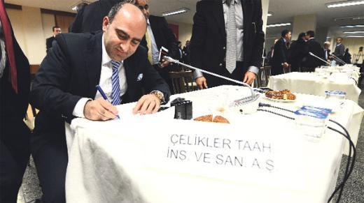 <p><strong>SEYİTÖMER TERMİK SANTRALİ</strong> <br />Geçen yıl Türkiye elektriğinin yüzde 1.7’sini tek başına sağlayan en kârlı termik santral Seyitömer Termik Santrali 2.2 milyar dolara özelleştirildi. Seyitömer Termik Santrali’nin satışı ile ruhsatlarının 2054’e kadar kullanım hakkı ihalesinde en yüksek teklif Çelikler Taahhüt İnşaat ve Sanayi A.Ş. tarafından verilmişti.</p>