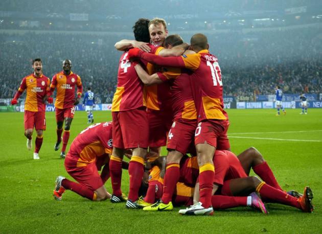 Hamit 1 gol için 8 topu direğe vuruyorsa Sabri 1 gol için 277282 topu... 