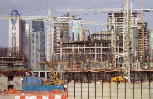 İnşaat sektörü 2012 yılında ücret artışını yüzde 9,9 olarak belirlerken, 2013 yılında bu oranı yüzde 6,9’a düşürdü.