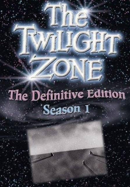 10-The Twilight Zone: Zamanının büyük ilgi gören gerilim ve fantastik yapımı Alacakaranlık Kuşağı’nın bu ilk versiyonu beş sezon boyunca devam etmiş olup toplamda 156 bölümdür. Dizinin 1985 senesinde üç; 2002 yılında ise bir sezonluk versiyonları da olmuştur.