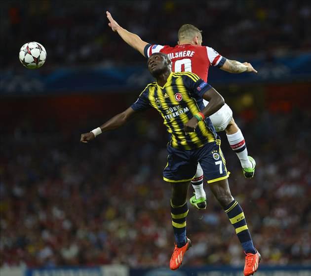<p>İngiliz spikeri: "Fenerbahçe'nin CAS'ın kararını beklemesine gerek yok. Arsenal yardımcı oluyor mahkemeye"</p>