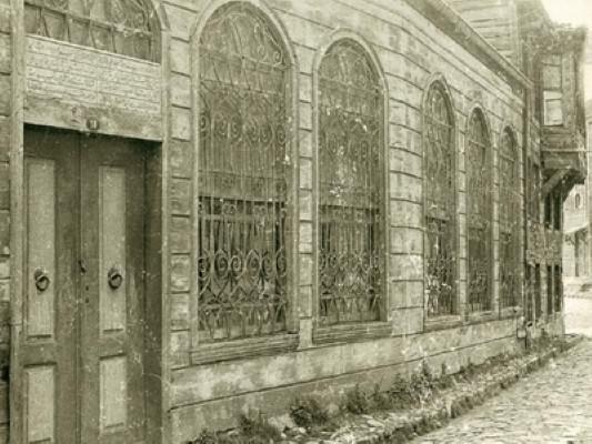 <p>Cenned Mehmed Efendi Türbesi</p>
<p>Gülfem Hatun Mahallesi Aziz Mahmud Hüdayi Sokak - Üsküdar</p>