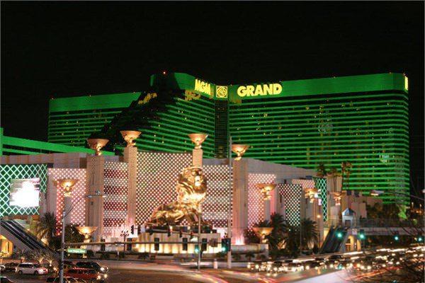 <p>2- MGM Grand</p>
<p>ABD'de yer alan otelin oda sayısı 6852. Monaco'nun nüfusunun neredeyse yarısını ağırlayabilecek kapasitede.</p>