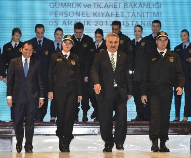 Gümrük ve Ticaret Bakanlığı için hazırlanan yeni kıyafetler tanıtıldı