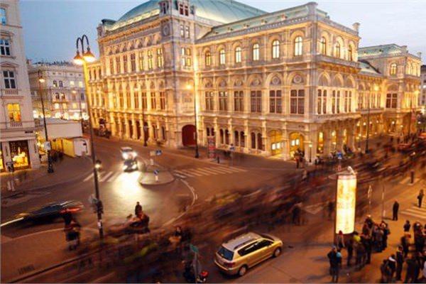 <p>12. Avusturya</p>
<p>41 bin 908 dolar</p>