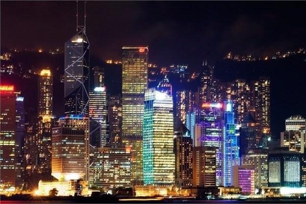 Hong Kong’da bir galon benzinin fiyatı 8,15 dolar. 