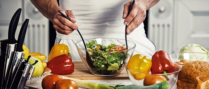 <p><strong>ÖĞÜN ATLAMAYIN</strong></p>
<p>Uzun süren açlığın tetiklediği baş ağrılarından korunmak için, ara öğünlerle birlikte günde 5-6 öğün beslenmeyi ihmal etmeyin.</p>