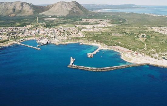 <p><strong>Gansbaai, Güney Afrika</strong></p>
<p>Köpekbalığı popülasyonunun en yoğun olduğu bölgelerden Güney Afrika'nın <strong>Gansbaai kentinde kafes dalışı yaparak</strong> iyi bir deneyim yaşayabilirsiniz. </p>
