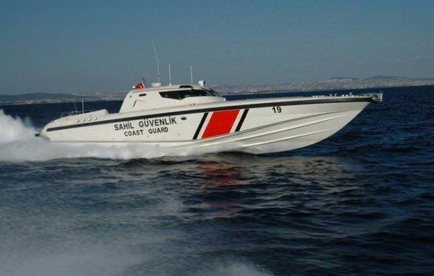 <p>Botun üretiminde, içinde karbon, kevlar ve cam lifleri bulunan özel kompozit bir malzeme kullanılıyor. Türkiye'nin kıyı güvenliği ve SAT komandolarının en kısa sürede intikali için Deniz Kuvvetleri bu hücumbotlardan 60'ın üzerinde satın aldı.</p>
<p> </p>