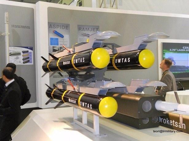 <p><strong>ROKETSAN UMTAS - TANKSAVAR FÜZE SİSTEMİ</strong><br />
<br />
UMTAS öncelikli olarak taarruz helikopterlerinden kullanım için geliştirilen bir tanksavar füze sistemidir. Üzerinde barındırdığı yüksek teknoloji ile modern savaş alanındaki tüm zırhlı tehditlere karşı etkilidir.</p>