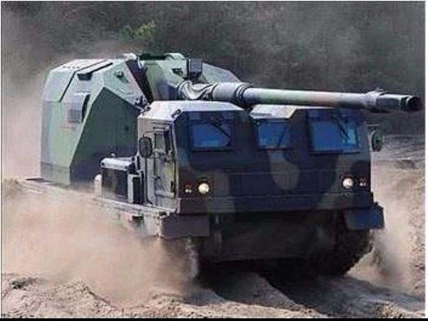 <p><strong>T-155 FIRTINA OBÜSÜ</strong><br />
Türkiye'nin kendi ürettiği ilk topçu sistemi olan T-155 Fırtına obüsü, F-16 savaş uçaklarından sonra en etkili silahların başında geliyor.<br />
Fırtına, hareket halindeyken 30 saniye içinde atış görevine hazır olabiliyor. 1 dakika içinde 6 top atışı gerçekleştirebilen Fırtına, atış görevinin tamamlanmasının ardından 30 saniye içinde mevzi değiştirebiliyor ve böylece düşmanın karşı ateşine maruz kalma riskini minimum düzeye indiriyor.</p>