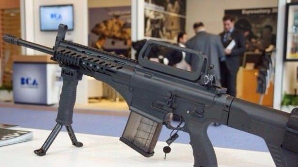 <p><strong>MPT</strong></p>
<p>3 ayrı ekipte 40 uzmanın 2 yıllık çalışması sonucunda, TSK'nin istediği özellikleri taşıyan, yurtdışında da pazar bulabilecek modern bir tüfek üretildi.<br />
Modern Piyade Tüfeği'nde de M-16 mekanizmasından türetilerek özgünleştirilen bir sistem kullanılıyor.<br />
4.3 kilogram ağırlığında, mermi çapı 7.62 mm, boyu 88 cm, şarjörü 20 mermi kapasiteli MPT'nin etkili atış menzili 400 metreyi buluyor.</p>