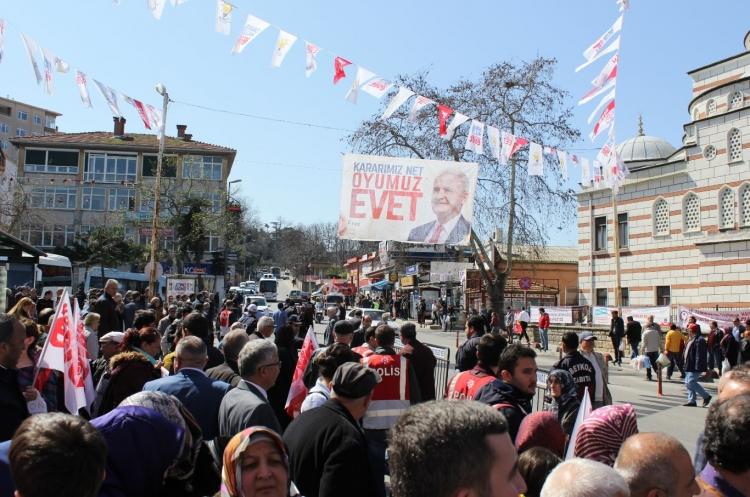 <p>Dövizlere karışan heyecanla beklenen Bakan meydana tam zamanında geldi.</p>
