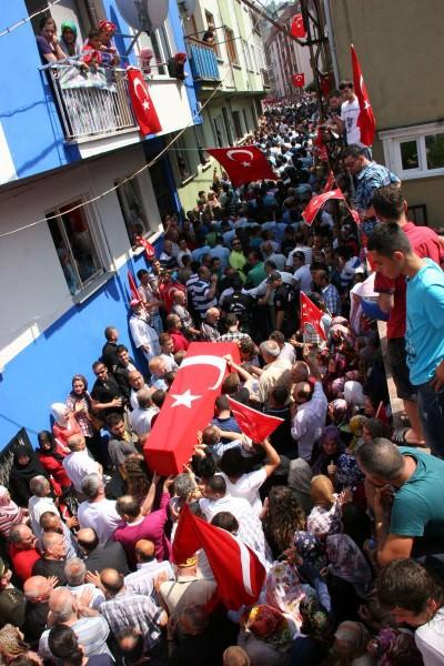 Trabzon'lu Piyade Er Ali Yasin Erosmanoğlu son kez baba evinde
