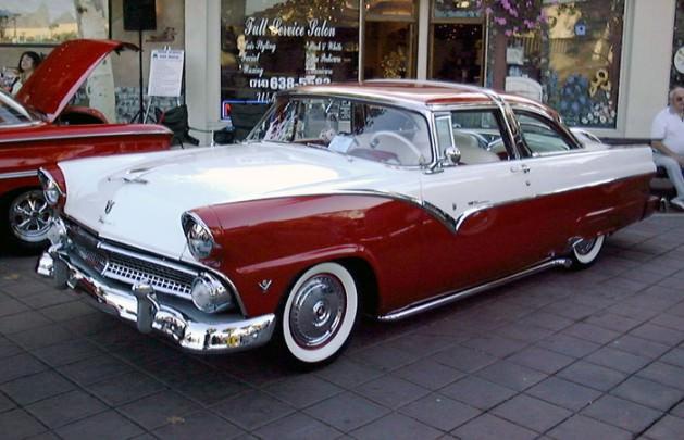 <p>Ford Crown Victoria 1955</p>