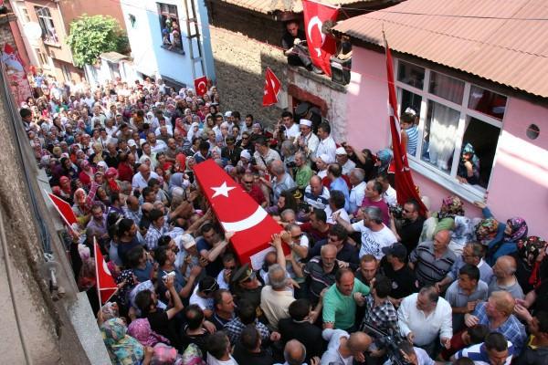 Trabzon'lu Piyade Er Ali Yasin Erosmanoğlu son kez baba evinde