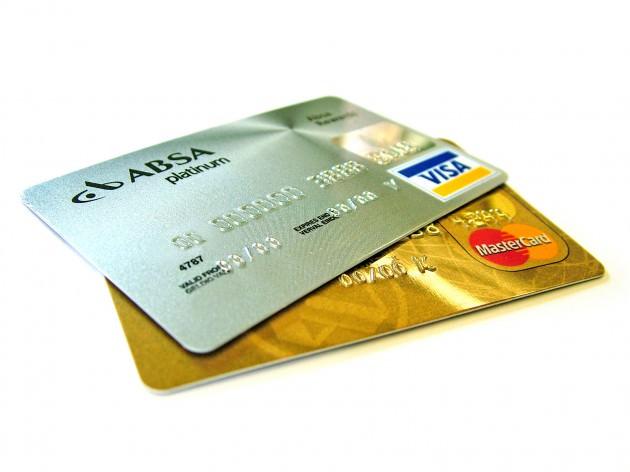10- Ödemeleri Aksatmadan Yapın: "Bazı aylar kredi kart borcumu 2-3 parçada yatırdığım oluyor, tabi bu sefer bu 1.25 TL x 3 olarak ekstreme yansıyor. Bir kaç defa kartımı yatırmayı geciktirdim. Ekstrem 14' ünde ödenecekse ve ödememişsem, 15'inde direk mesaj geliyor. Ve bu mesaj bana 3 TL ile gecikme bildirim SMS ücreti adı altında mahsup ediliyor. Bir sms'i gsm şirketleri 0.40 kuruşa ücretlendirirken, aynı gsm şirketlerinin alt yapısıyla bizlere gönderdiğiniz sms'i bize 3 TL'ye faturalandırmanız son derece çirkindir."