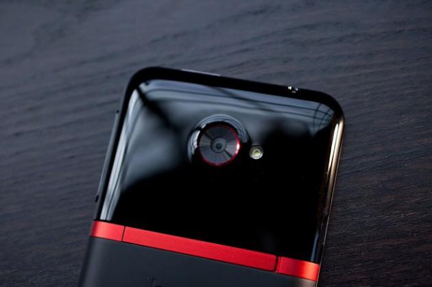 Evo, 4G LTE özelliği için tercih edilen bir telefon. Diğer özelliklerine bakıldığında, Evo iyi bir görüntü, başarılı bir kamera ve iyi bir işlemciye sahip. One serisini tercih etmeyen HTC severler için iyi bir alternatif olabilir.