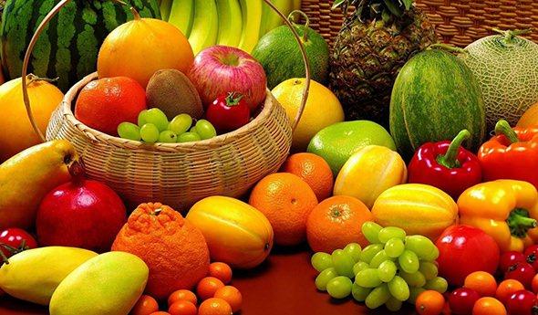 <p>Renkli yiyecekler çocukların olduğu kadar yetişkinlerin de ilgisini çeker ve sağlık için oldukça faydalıdır. Bu sebzeler ve meyveler sizi kalp ve şeker, felç, bazı kanserler gibi hastalıktan olduğu gibi obeziteden de korur.</p>

<p>Bu tür renkli gıdalar özellikle kadın sağlığının desteklenmesine yardım ediyor.</p>

<p>İşte düzenli olarak yemeniz gereken yiyecekler...</p>
