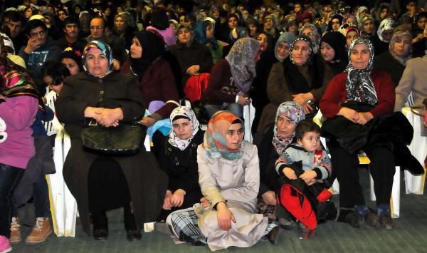 Anadolu Gençlik Derneği, yılbaşı kutlamalarına alternatif olarak 'Mekke'nin Fethi ve Kuran Ziyafeti' adlı etkinlikler düzenledi. Ülke genelinde 200'ü aşkın yerde yapılan fetih şölenine katılımlar yüksek oldu.