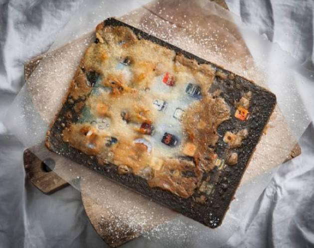 <p>Sanat uğruna her şey yapılır. Brooklyn'den bir sanatçı da çok değişik bir proje imza atmış. Çağımızın icatlarını yağda kızartmış!</p>
