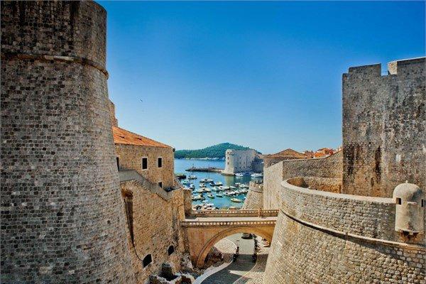 <p>Dubrovnik</p>
<p>Hırvatistan'daki Dubrovnik kalesi ve surları</p>