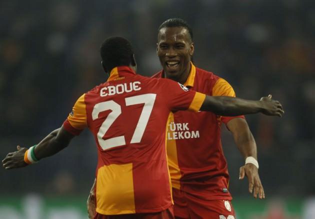 Maç öncesi Fatih Terim Hamit'i karşısına alır: "Kaleyi nişan alma, direği nişan al, işlerin değiştiğini göreceksin." 
