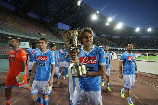 <p>Ünlü ekonomi dergisi Forbes, dünyanın en değerli futbol takımlarını açıkladı.<br /><br /><strong>20. Napoli</strong></p>
<p>Takımın değeri: 296 milyon dolar</p>
<p> </p>