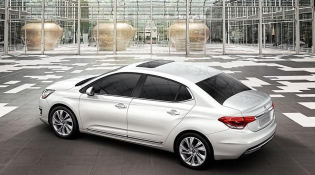 Citroen C4 1.6 e-HDi Sınıfı: C - 112 hp, 270 nm - MCP, 6 ileri, yarı otomatik Ortalama Tüketim: 4,4 Başlangıç Fiyatı: 51.770 YORUM: Güçlü ve ekonomik motor, yarı otomatik şanzıman ve dopdolu donanım. Eski C4’teki tüm sorunlardan arındırılmış yeni bir araç.