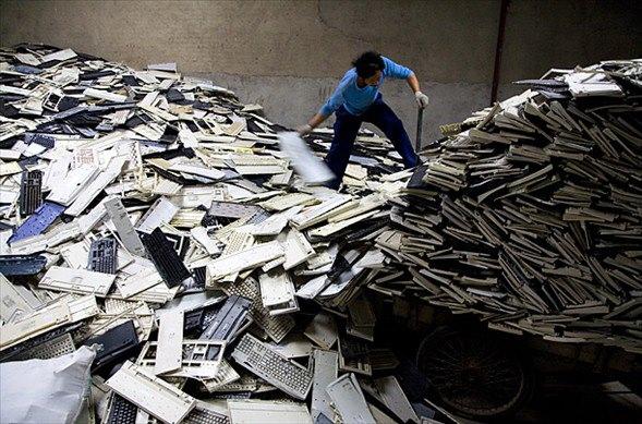 <p>Çin'in güneyindeki Guiyu kenti dünyadaki 20-50 ton arasında değişen elektronik atıkların yüzde 72'sinin toplandığı yer.</p>