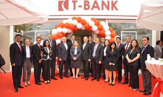 <p><strong>T-Bank 250 kişi</strong></p>
<p><span style="line-height: 13pt;">27 şubesi ve 540 çalışanı bulunuyor. Banka 2013'de yeni şube açmadı ancak pazarlama ve operasyonda görevlendirmek üzere yaklaşık 90 kişiyi bünyesine kattı. 2014 yılında İstanbul ve Anadolu'da olmak üzere yaklaşık 10 şube açılması planlanıyor. Yeni şubeler için yapılacak alımlarla birlikte bu yıl pazarlama ekiplerindeki büyüme, operasyon ve genel müdürlük için yaklaşık 250 kişilik alım yapılması planlanıyor.</span></p>