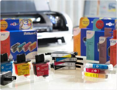 <p><strong>Kartuşları tekrar doldurmak yazıcıya zarar vermez</strong><br />
Kartuşları doldurup kullanmak, yenisini almaktan daha az maliyetlidir. Ancak üretici firmalar ve uzmanlar, genel olarak kullanıcıları bu adımdan uzak tutkmakta, ve doldurulan kartuşun yazıcıya zarar verdiğine hükmedip kullanıcı bu şekilde yönlendirmektedir.</p>
