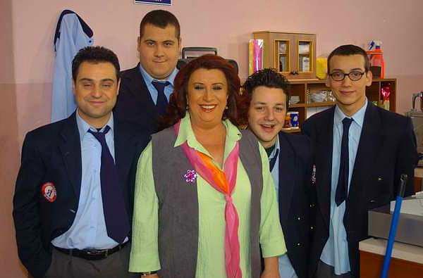 Yayın tarihi 2 Ocak 2003 – 16 Haziran 2006 Kanal D (2003) Show TV (2003-2006)