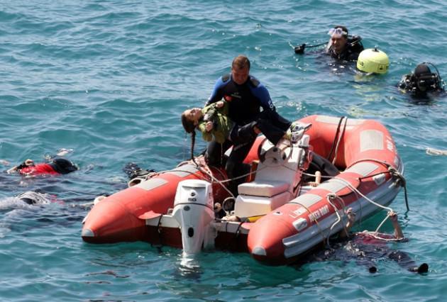 ŞAFAK YEL İzmir'de Mülteci teknesinin batması sonucu 50 kişi hayatını kaybetti.