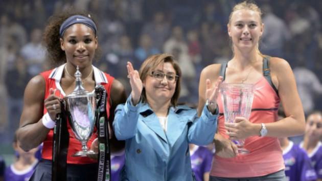 - İstanbul'da düzenlenen TEB-BNP Paribas WTA Championships Uluslararası Kadınlar Tenis Turnuvası'nda tekler finalinde ABD'li Serena Williams, Rus Maria Sharapova'yı 6-4 ve 6-3'lük setlerle 2-0 yenerek şampiyon oldu… Çiftler finalinde ise Rus ikili Maria Kirilenko-Nadia Petrova, Çek Andrea Hlavackova-Lucie Hradecka çiftini 6-1 ve 6-4'lük setlerle 2-0 yenerek mutlu sona ulaştı.