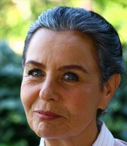 <p>Fatma Girik: 1942 (71)</p>