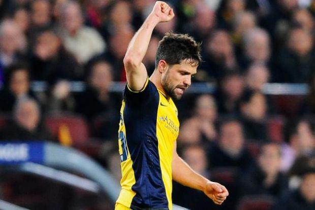 <p><strong>Diego, Atletico Madrid</strong><br />Madrid ekibine Wolfsburg'tan kiralık geldi. İspanya'ya geldiğinden beri performansıyla dikkat çekiyor. Son olarak Şampiyonlar Ligi Çeyrek Final ilk maçında Barcelona'ya attığı golle dikkatleri iyice üzerine çekti. Bu yaz iyi bir transfer yapma ihtimalini yükseltti.</p>