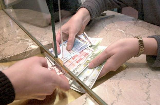 Bir şirket kurmak veya şirketin sermayesini artırmak amacıyla halka her türlü yoldan çağrıda bulunularak para toplanması yasaklanıyor.