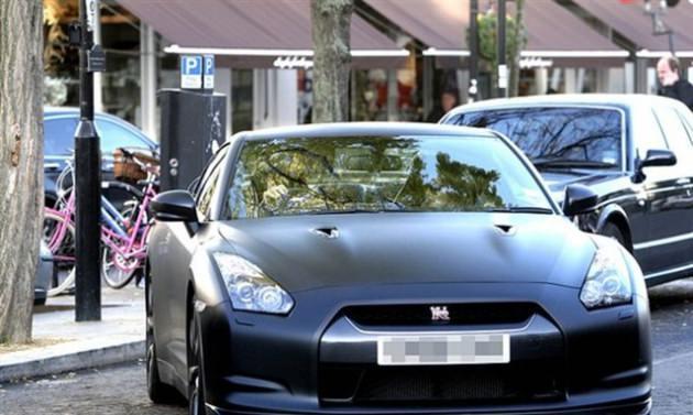 2009 yılında Jenson Button bu mat siyah Nissan GT-R'ı kullanıyordu. 2007'de üretimine başlanmıştı. Ve günümüzün en harika süper otomobillerinden biri...