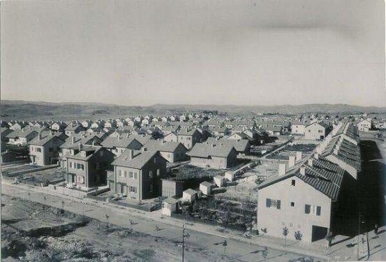 <p>Levent (1950'li yıllar) Fotoğraf Metrocity yanındaki su deposu üzerinden çekilmiş.</p>
